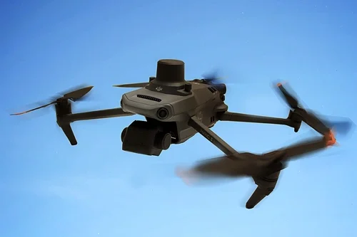 Vermessungsleistung - UAV-Vermessung Das Bild zeigt eine Drohne, die zur Vermessung eingesetzt wird
